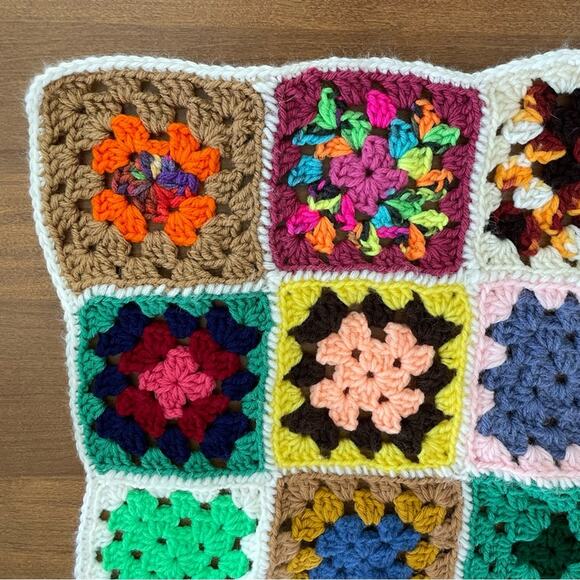 Vintage BABY Handmade Hand Crocheted Granny Square Flower Garden Blanket Afghan - Picture 4 of 5